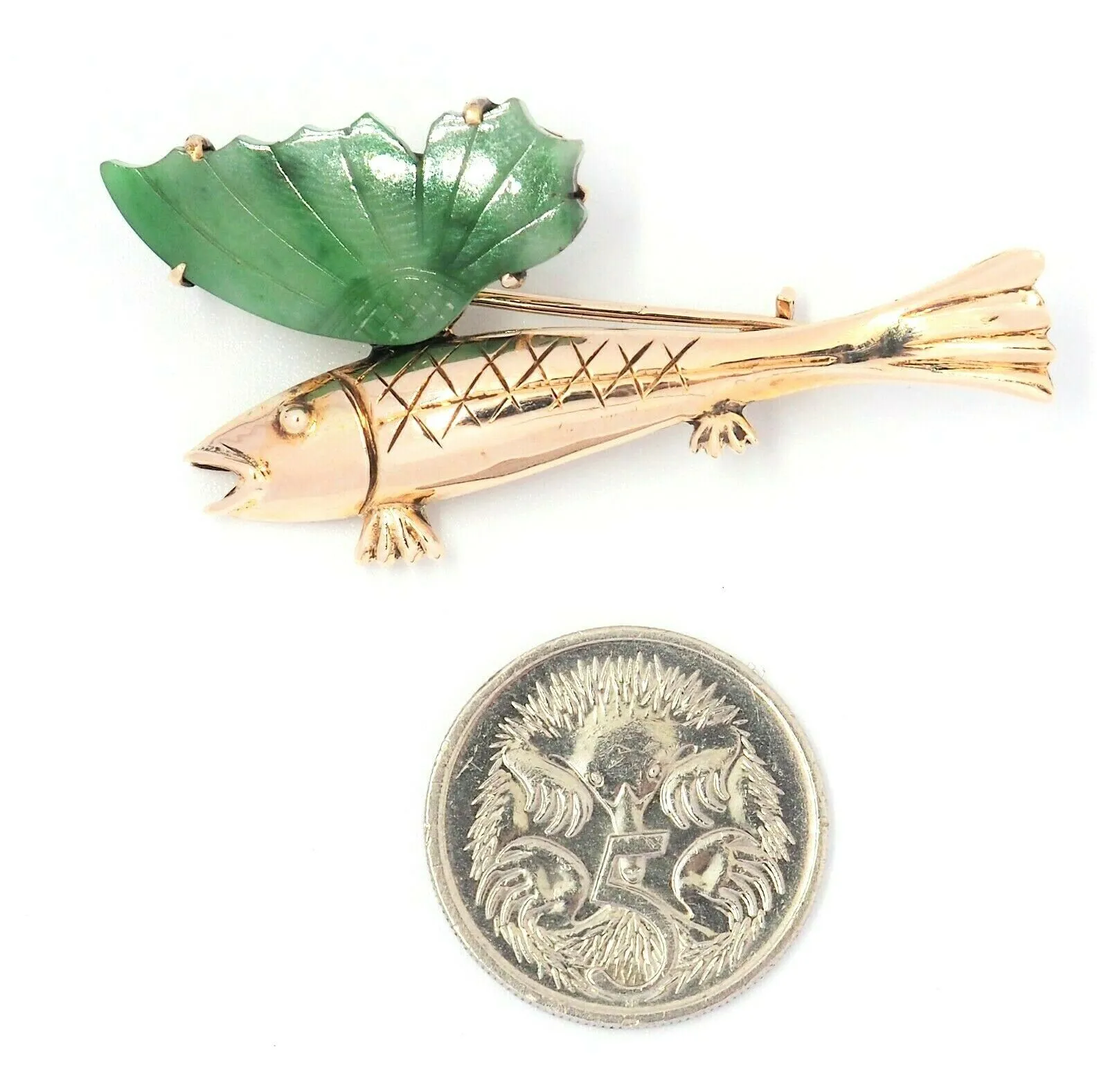 14ct Yellow Gold Fish Shaped Jadeite Brooch