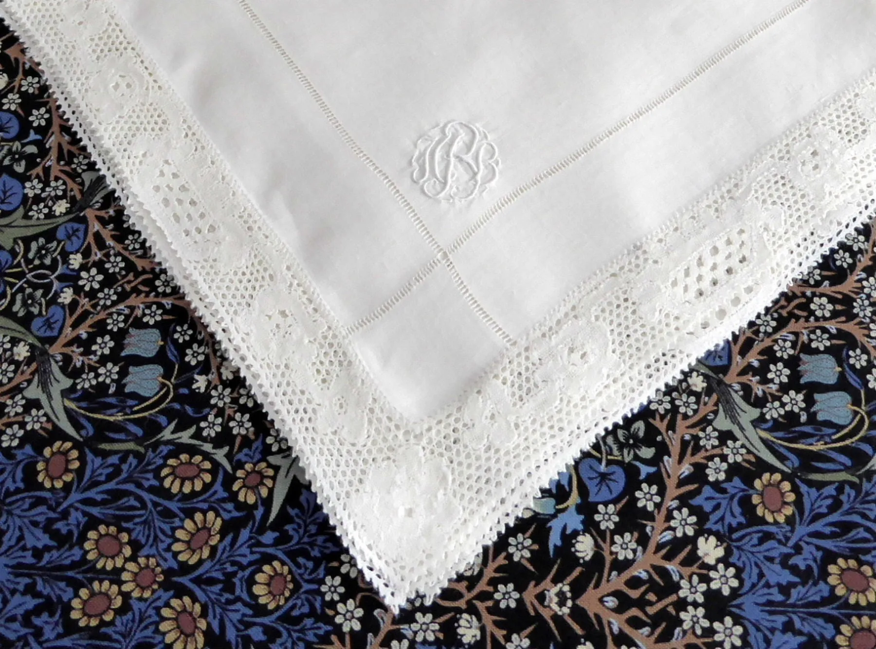 Handkerchiefs Belgian Lace 4 Napkins Hand Made Monogram H B B Point De Gaz