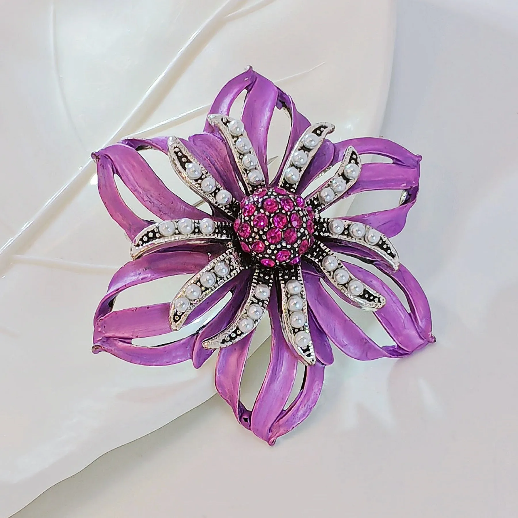 Jewelblings Retro Elegant Imitated Mini Pearl Accent Lavender Purple Flower Brooches Enamel Pins Bridal Sash DIY Project Wedding Accessory