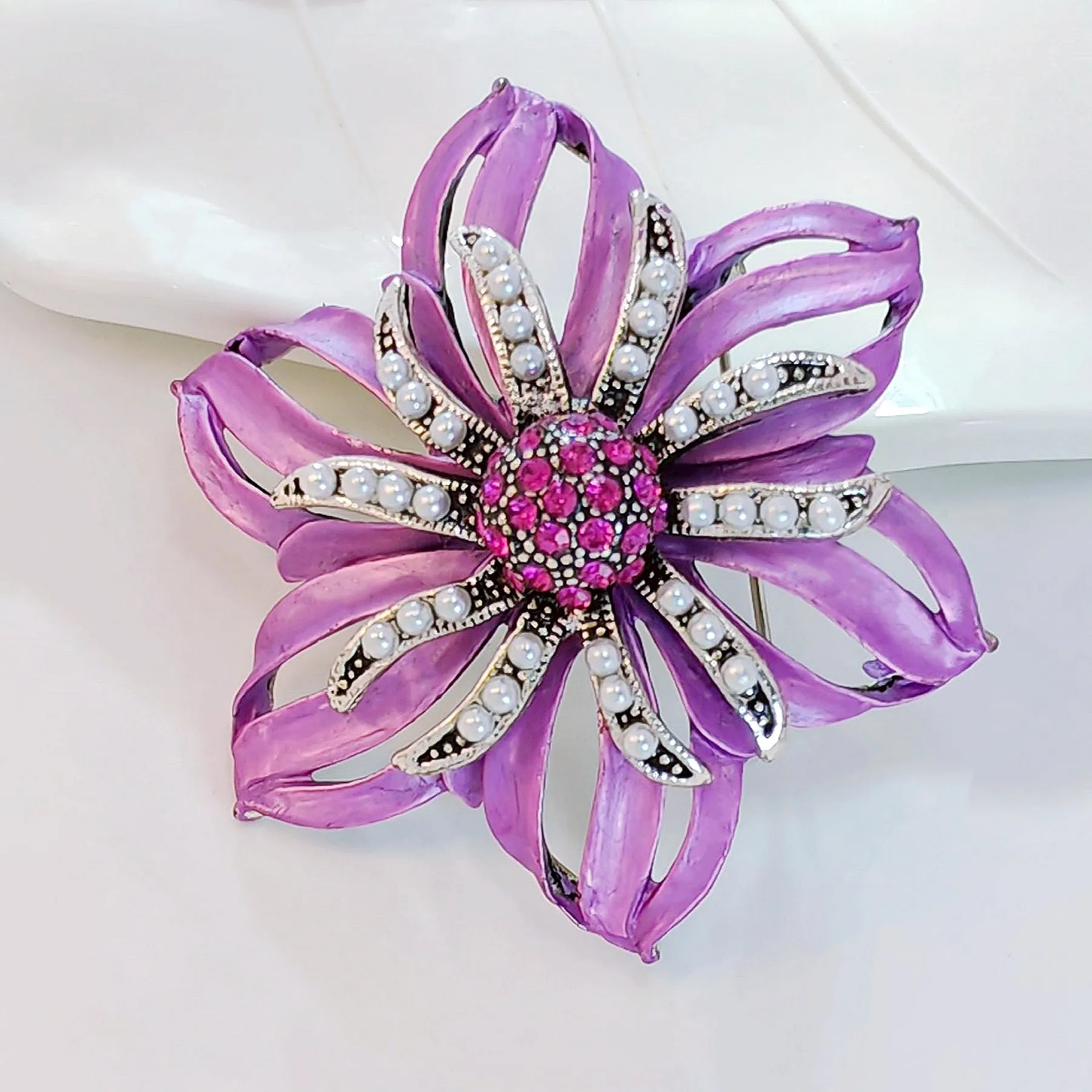 Jewelblings Retro Elegant Imitated Mini Pearl Accent Lavender Purple Flower Brooches Enamel Pins Bridal Sash DIY Project Wedding Accessory