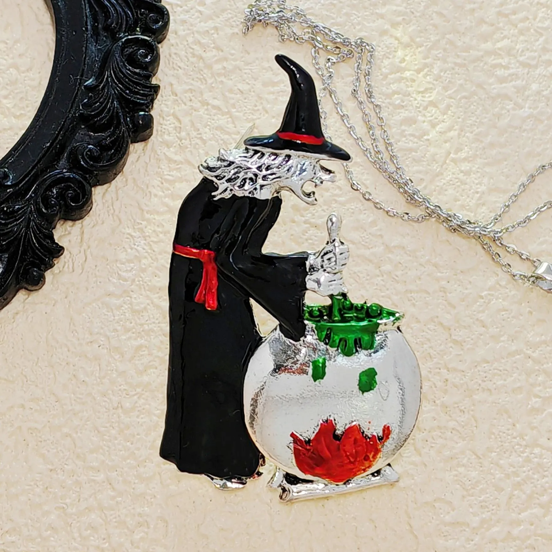 Spooky Old Ugly Witch Stirring Cauldron Brooch Halloween Wardrobe Jewelry