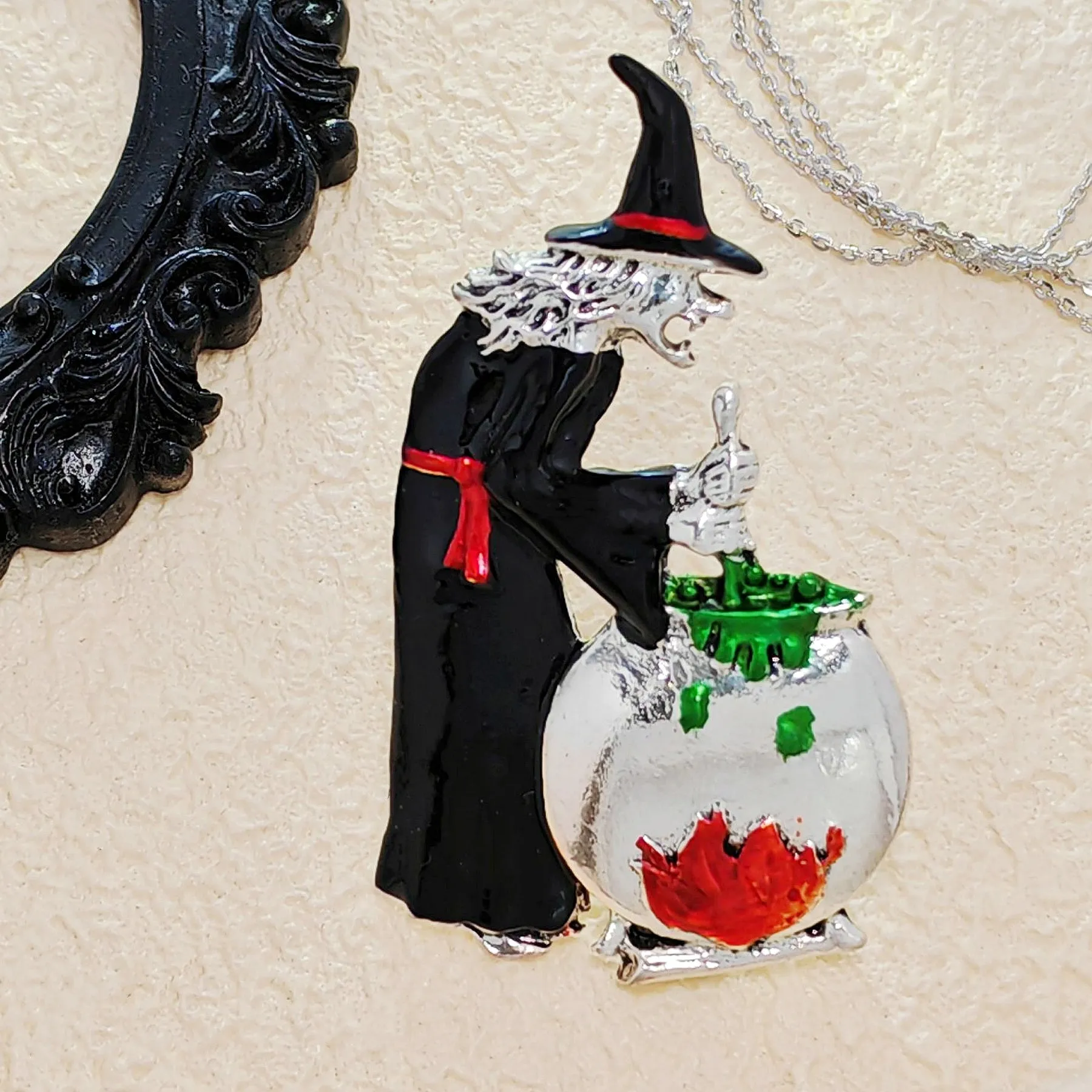 Spooky Old Ugly Witch Stirring Cauldron Brooch Halloween Wardrobe Jewelry